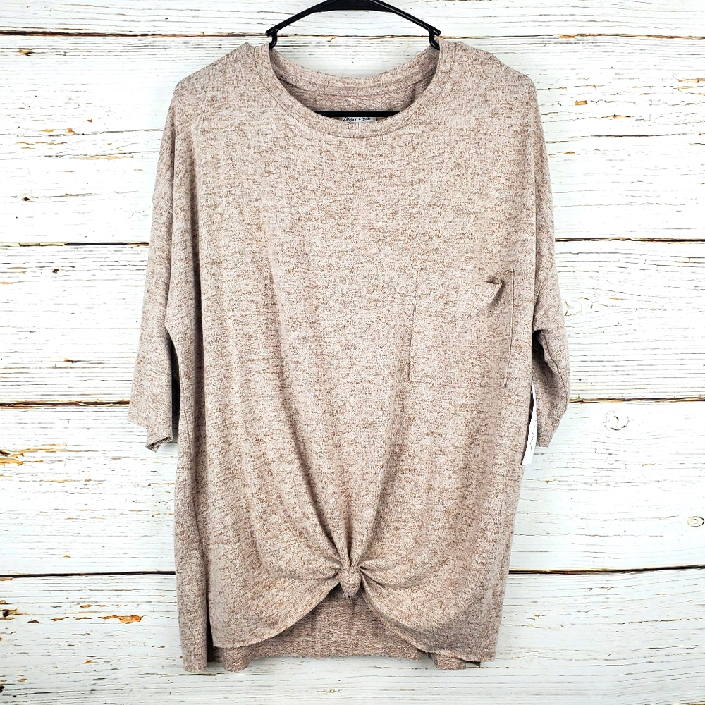 NWT Skylar & Jade Knotted Front Top